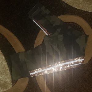 PINK brand Ultimate leggings. Camo with gold detail.